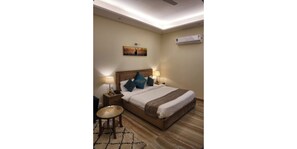 Desk, laptop workspace, free WiFi - Wild Pensione (Ramnagar)