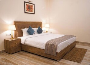 Standard Room | Meja, ruang kerja komputer riba, Wi-fi percuma 