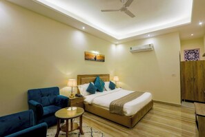 Standard Room | Meja, ruang kerja komputer riba, Wi-fi percuma 