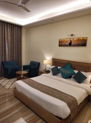 Standard Room | Meja, ruang kerja komputer riba, Wi-fi percuma 