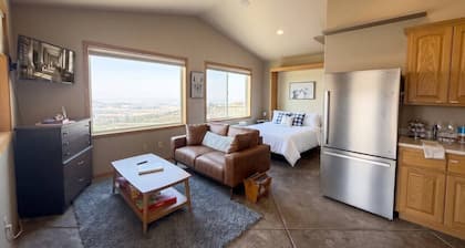 Viewtacular 1-bedroom studio with Lazy Lagoon Pool