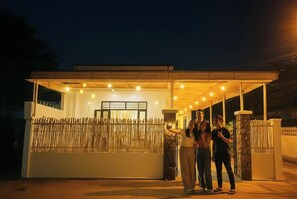 Exterior - Little Nest Home Phan Thiet (Cozy house in the center, 2 BRs, near Sea w/garden) (Phú Thủy)