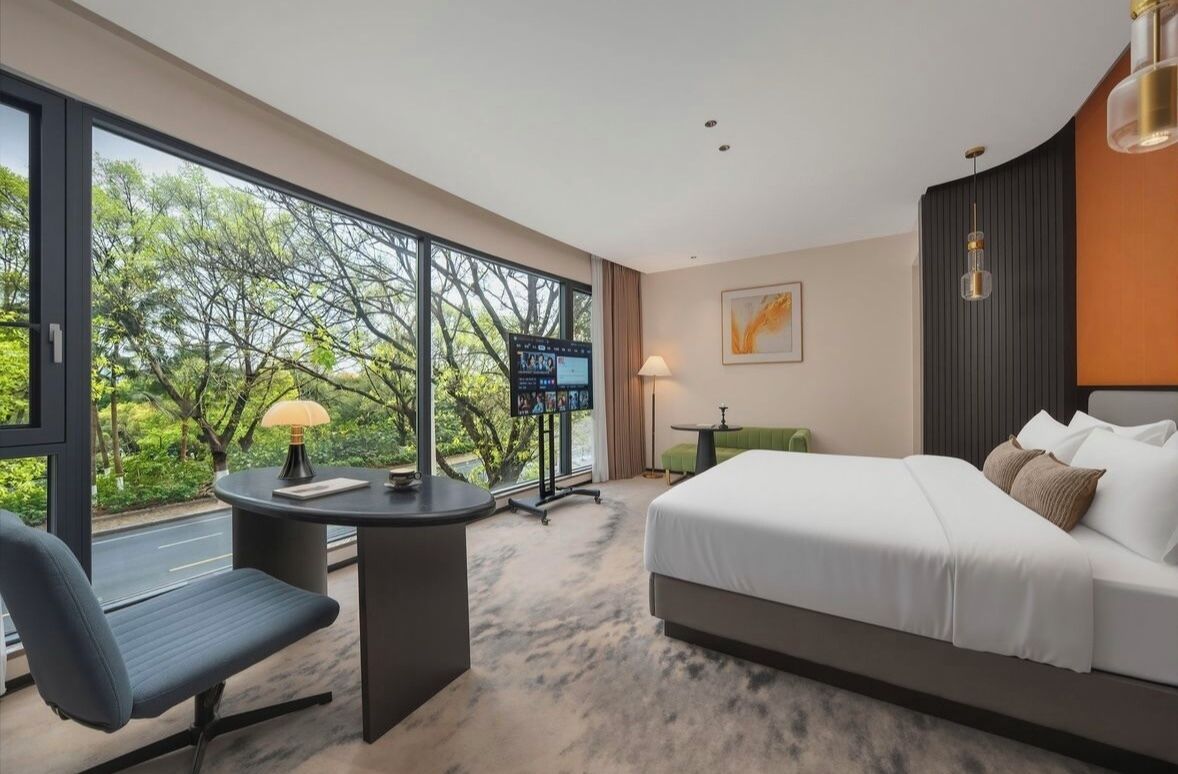 Design Suite, City View | Blackout curtains, soundproofing, free WiFi