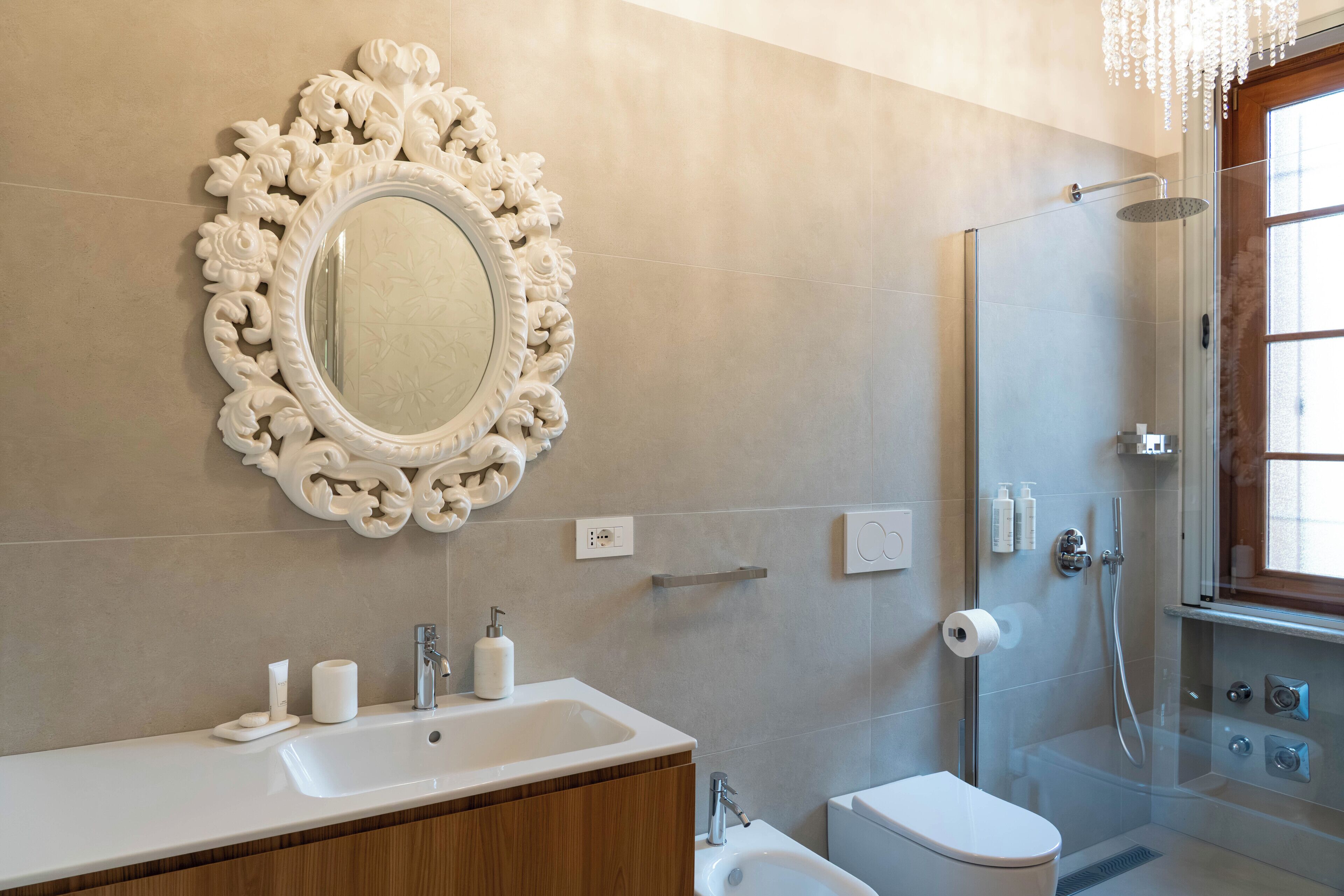 Doccia, asciugacapelli, bidet, asciugamani