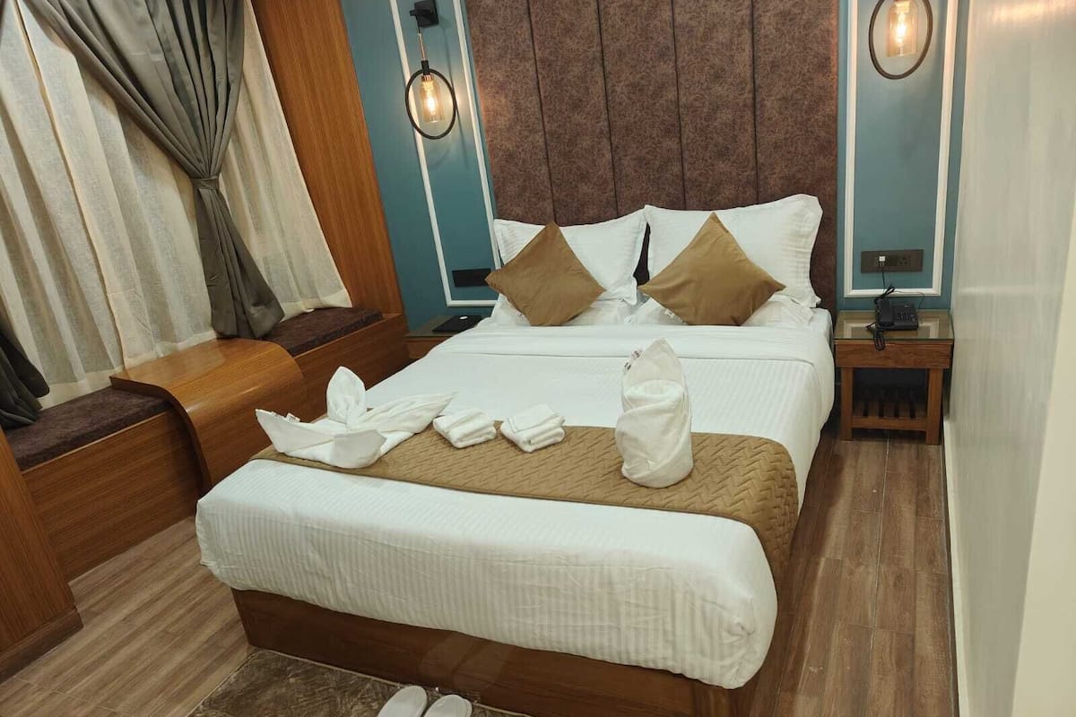 Superior Double Room, Valley View | Desk, free WiFi