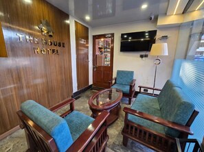 Lobby sitting area - Limbugaon Hotel House (Darjeeling)