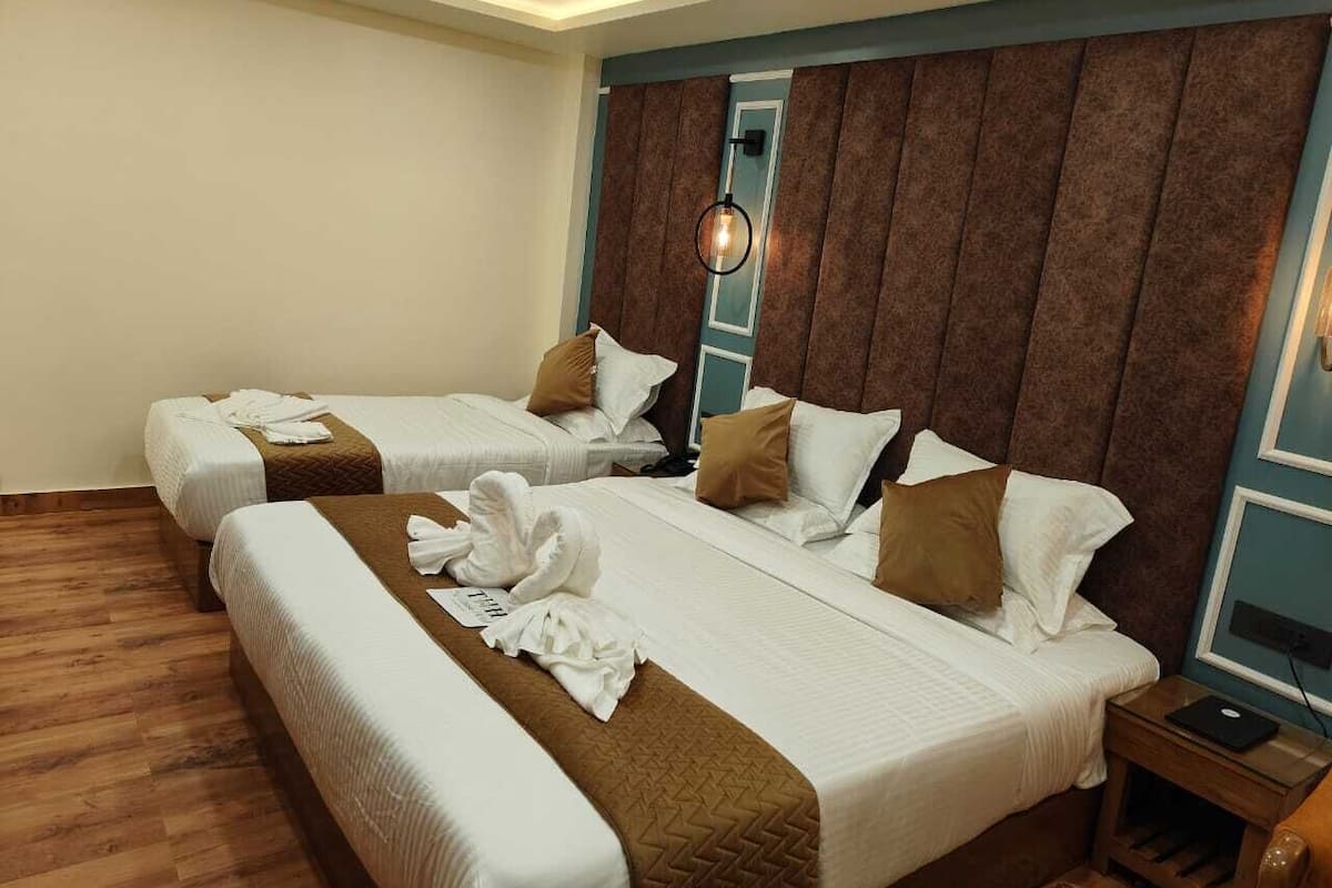 Premium Triple Room, Valley View | Desk, free WiFi