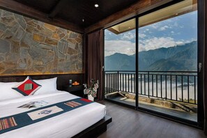 Premium Double Room, Valley View | Seterika/papan seterika, Wi-fi percuma