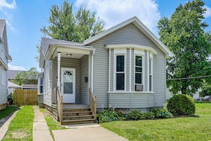 Exterior - Group-Friendly Toledo Home for Zoo & Game Days (Toledo)
