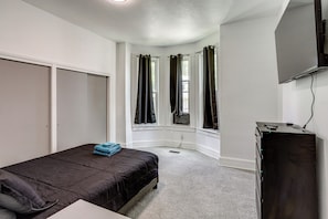 Room - Group-Friendly Toledo Home for Zoo & Game Days (Toledo)