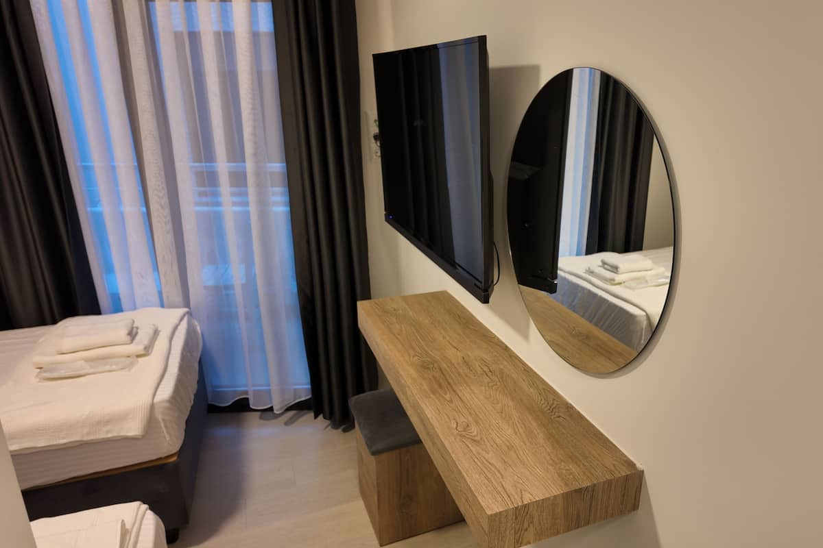 Comfort Twin Room, Balcony, Garden View | Laptop workspace, blackout drapes, soundproofing, WiFi (free)