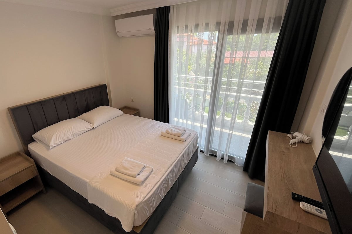 Comfort Double Room, Balcony, Sea View | Laptop workspace, blackout drapes, soundproofing, WiFi (free)