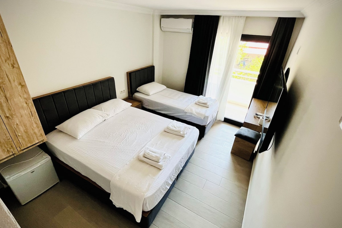 Comfort Triple Room, Balcony, Sea View | Laptop workspace, blackout drapes, soundproofing, WiFi (free)