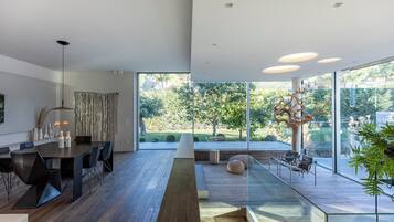 Habitación básica con 1 cama matrimonial o 2 individuales | Restaurantes