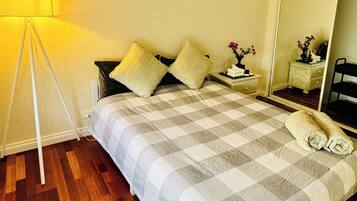Iron/ironing board, Internet, bed sheets