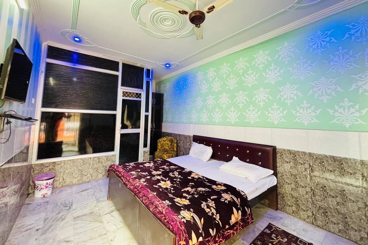 ห้องดีลักซ์ | โต๊ะทำงาน, พื้นที่ทำงานแบบใช้แล็ปท็อป, Wi-Fi ฟรี
