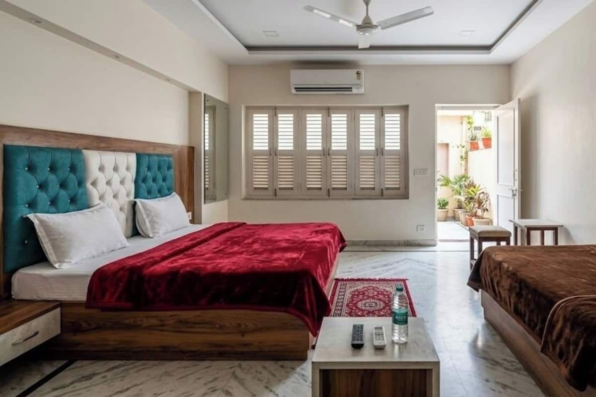 Suite Room | Hypo-allergenic bedding, desk, laptop workspace, free WiFi