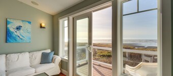 4BR/4BA Beachfront Retreat with Hot Tub and Sauna