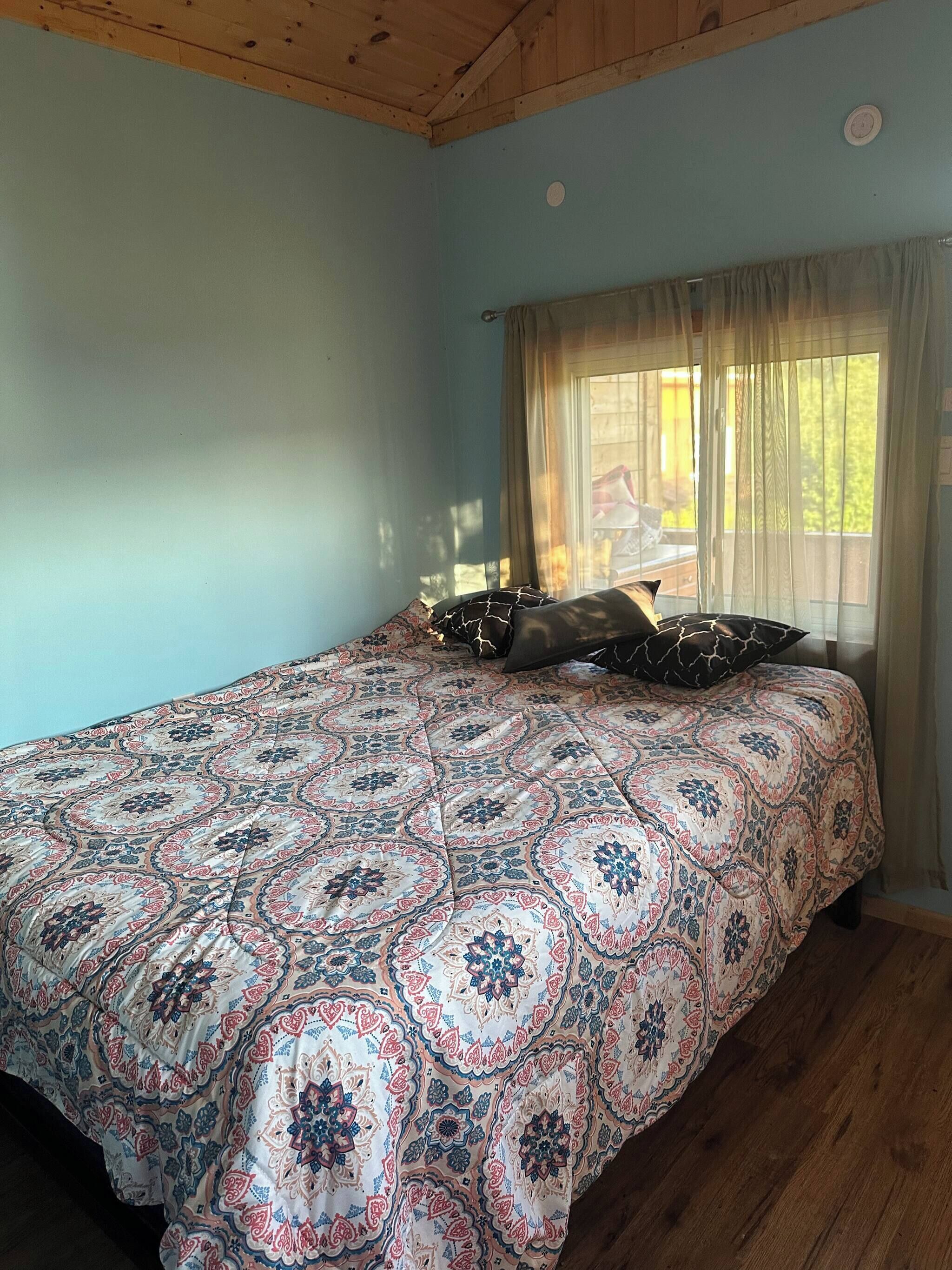 2 quartos, acesso à internet, roupa de cama