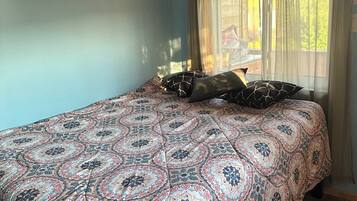 2 quartos, acesso à internet, roupa de cama