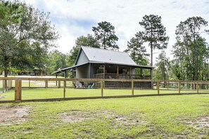 Exterior - Fire Pit & Yard! Rayburn Country Resort Escape (Brookeland)