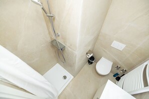 Dusche, Handtücher, Toilettenpapier
