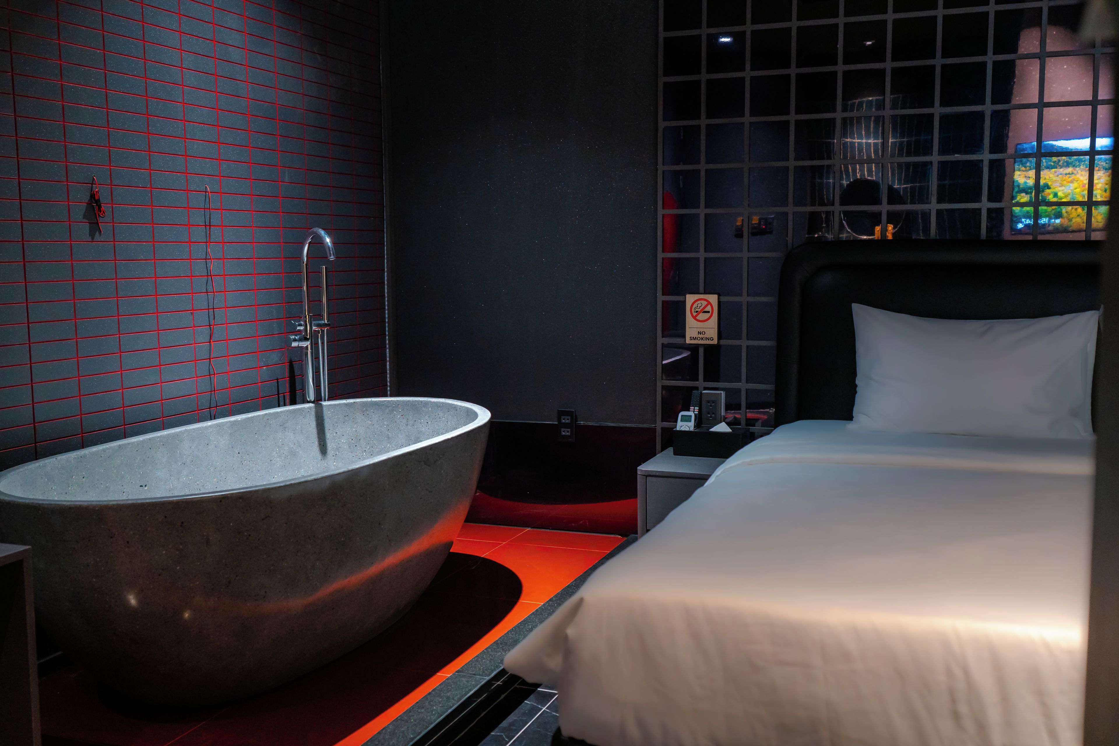 Luxury Double Room, Hot Tub | Bathroom | Shower, rainfall showerhead, free toiletries, hair dryer