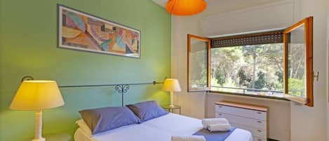 2 bedrooms, iron/ironing board