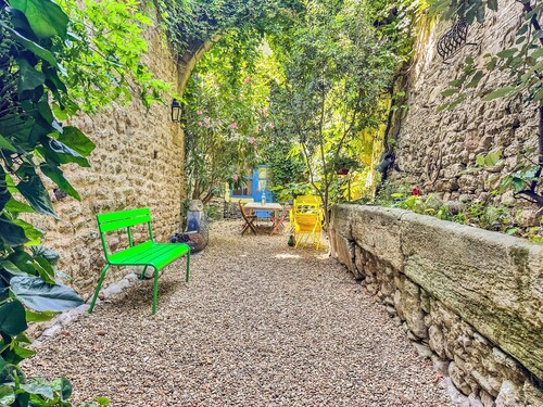 Maison ville typique avec jardin privé