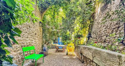 Maison ville typique avec jardin privé