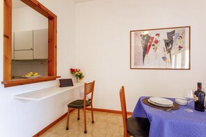 Dining - GuestHost - Alice Campoverde: Apartment 215 (Campo Verde)