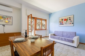 Dining - GuestHost - Alice Campoverde: Apartment 216 (Campo Verde)