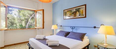 2 bedrooms, iron/ironing board