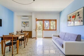 Interior - GuestHost - Alice Campoverde: Apartment 216 (Campo Verde)
