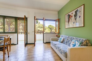 TV - GuestHost - Alice Campoverde: Apartment 304 (Campo Verde)