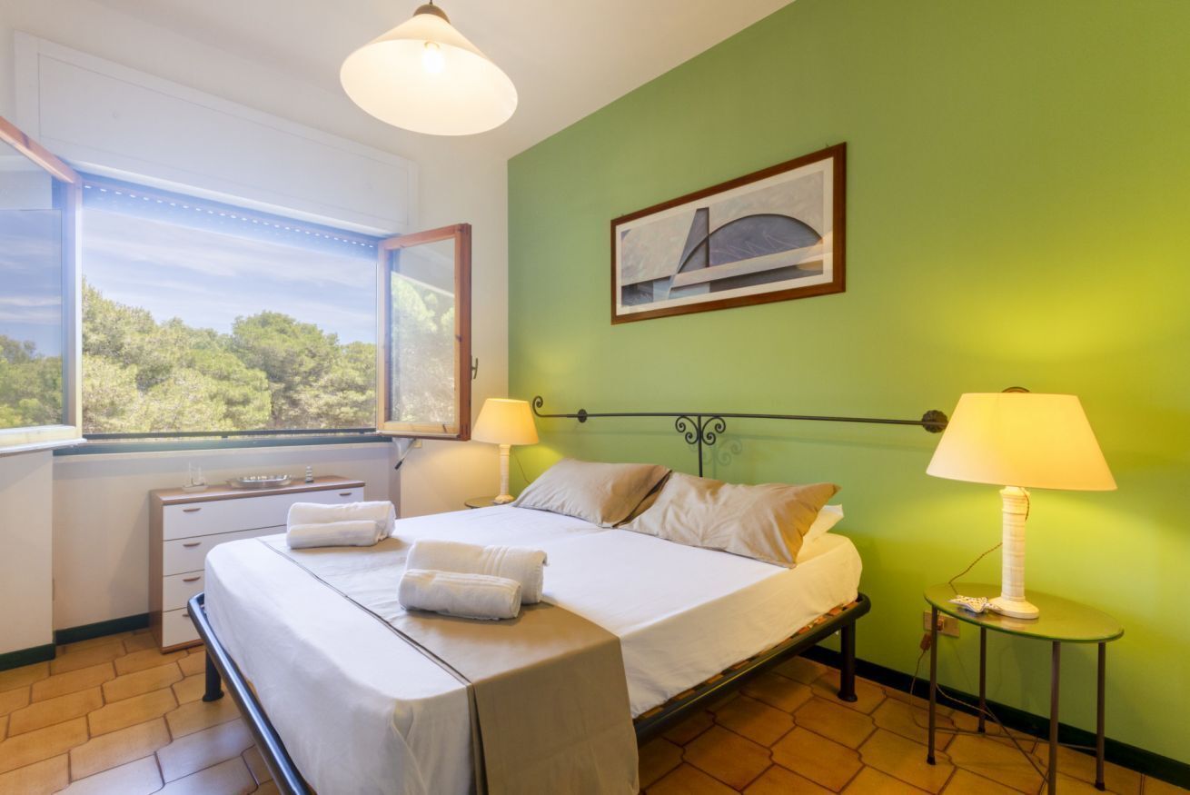 2 bedrooms, iron/ironing board