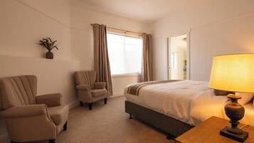 Cottage, 2 Bedrooms, Non Smoking, Garden View | In-room safe, iron/ironing board, free WiFi