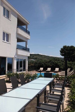 Pool - Villa PIA Luxurious Seaside Villa, Ground Floor - Onsite pool, 3 bedrooms, Private parking (Okrug Gornji)