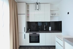 Private kitchen - Villa PIA Luxurious Seaside Villa, Ground Floor - Onsite pool, 3 bedrooms, Private parking (Okrug Gornji)
