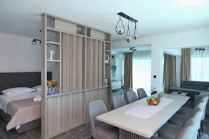 Dining - Villa PIA Luxurious Seaside Villa, Ground Floor - Onsite pool, 3 bedrooms, Private parking (Okrug Gornji)