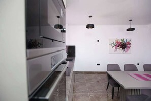 Interior - Villa PIA Luxurious Seaside Villa, First Floor -  3 bedrooms, Onsite pool, Private parking (Okrug Gornji)
