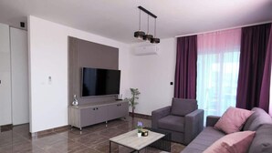Living area - Villa PIA Luxurious Seaside Villa, First Floor -  3 bedrooms, Onsite pool, Private parking (Okrug Gornji)