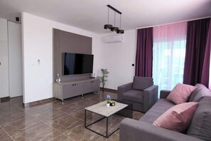 Living area - Villa PIA Luxurious Seaside Villa, First Floor -  3 bedrooms, Onsite pool, Private parking (Okrug Gornji)