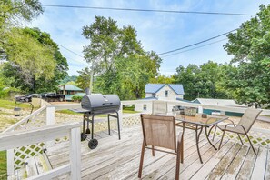 Outdoor dining - Dual Cottages on Lake of the Ozarks! (Versailles)