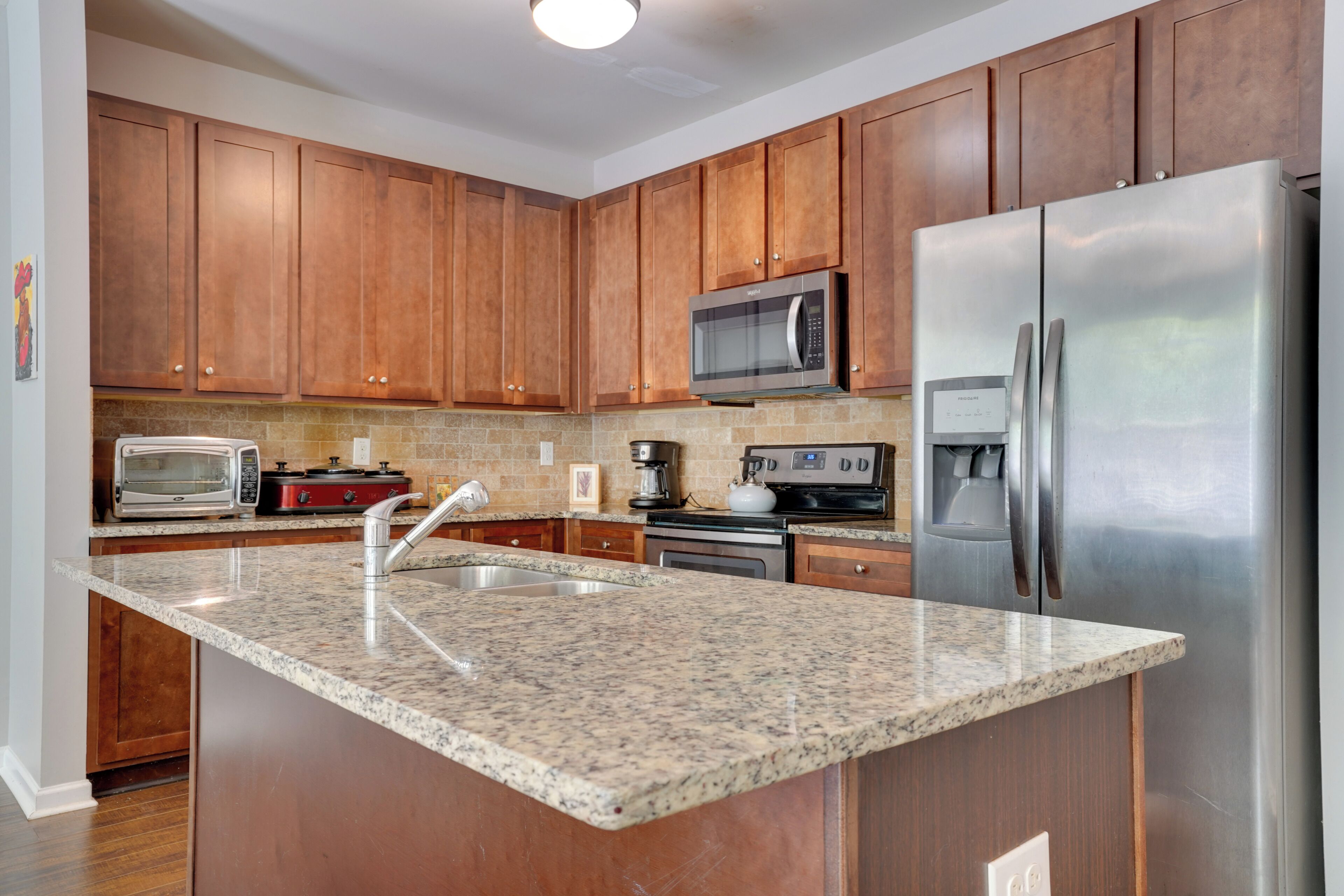 Coffee/tea maker, fridge, microwave, stovetop
