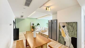 Family Apartment, 2 Bedrooms, Non Smoking, City View | Dining