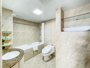 Bathroom - Tyms 2BR Serviced Apartment Huijin Plaza (Xuhui District)