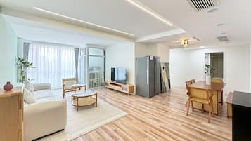 Family Apartment, 2 Bedrooms, Non Smoking, City View | Living area