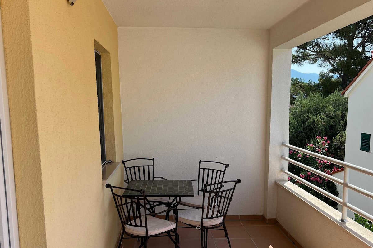 Căn hộ (One Bedroom Apartment with terrace ( ) | Hiên