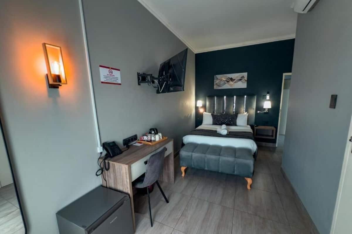 Standard-Doppelzimmer, Hügelblick | Zimmersafe, kostenloses WLAN